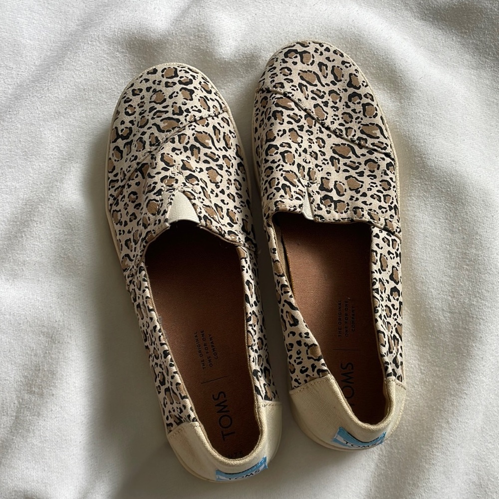 Toms Leopard print sneakers women’s size 7.5